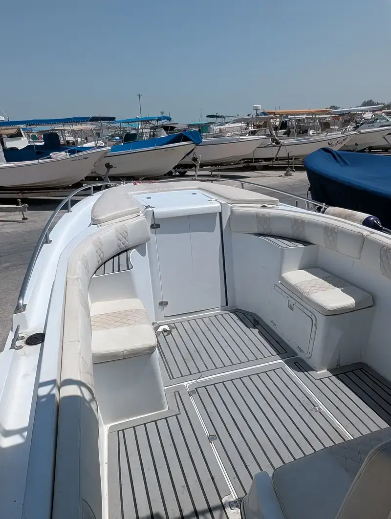 32ft beautiful & well maintained Boat (ready for immediate use)