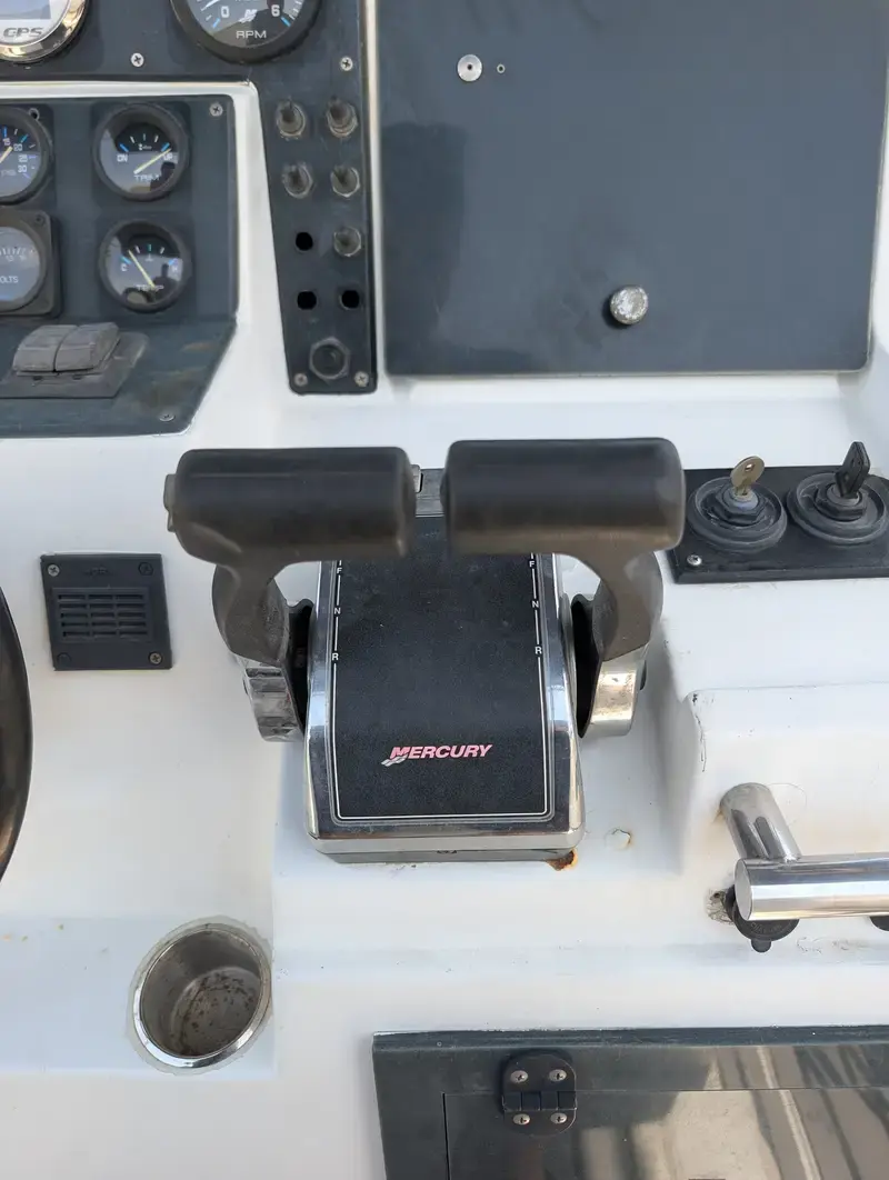 32ft beautiful & well maintained Boat (ready for immediate use)