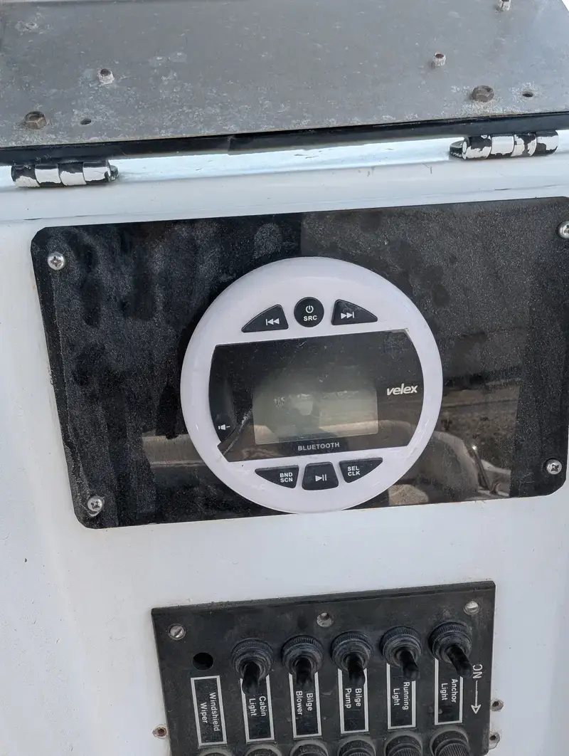 32ft beautiful & well maintained Boat (ready for immediate use)