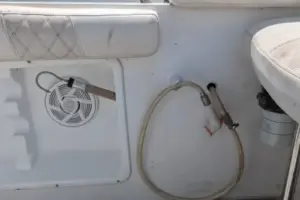 32ft beautiful & well maintained Boat (ready for immediate use)