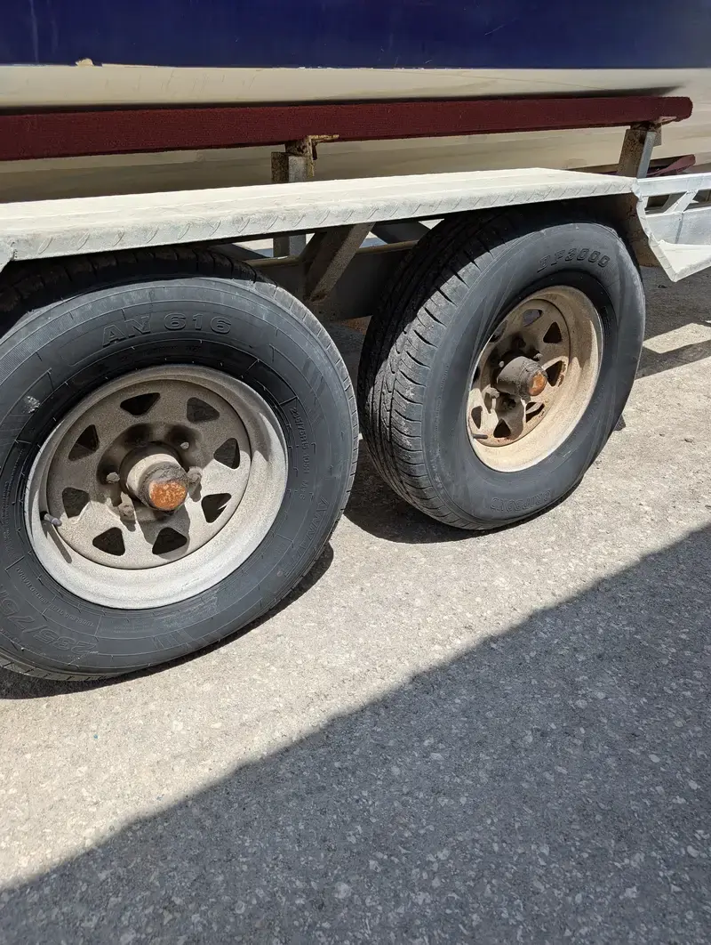 32ft beautiful & well maintained Boat (ready for immediate use)