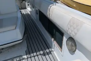 32ft beautiful & well maintained Boat (ready for immediate use)