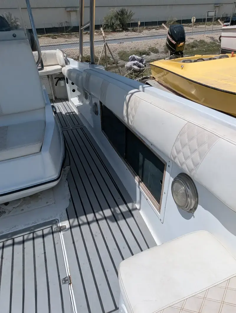 32ft beautiful & well maintained Boat (ready for immediate use)