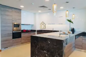 شقة فاخرة للغاية | إطلالة خلابة على البحر | غرفة خادمة