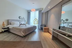 شقة فاخرة للغاية | إطلالة خلابة على البحر | غرفة خادمة