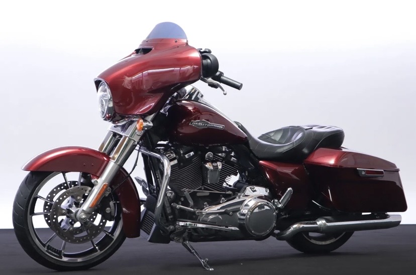 For Sale: Immaculate 2023 Harley Davidson Street Glide FLHXSE – Low Mileage & Fully Loaded bahrain