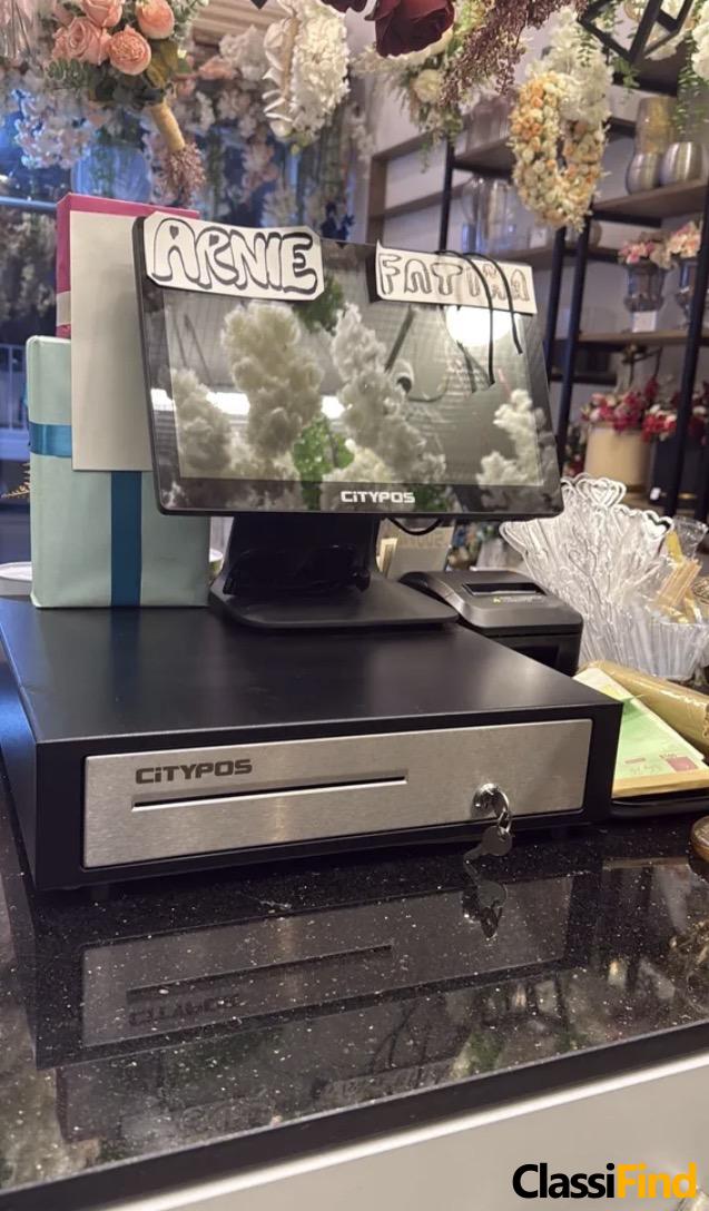 Used cashier device for sale in excellent condition with all accessories.