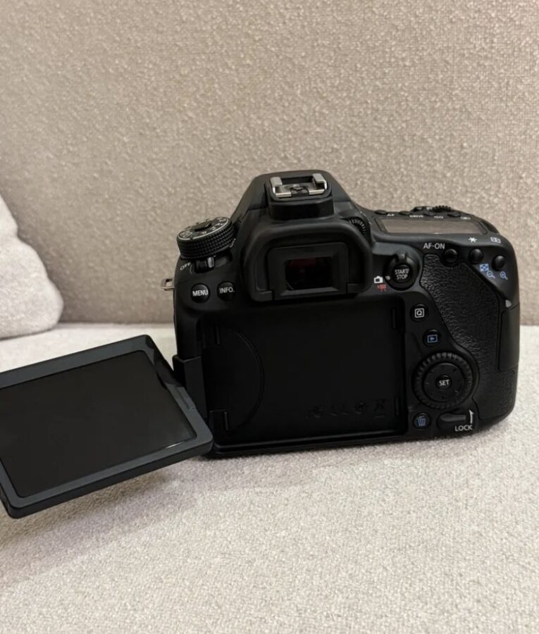 Canon 80D Camera – Lightly Used with 18-135mm Lens, Excellent Condition