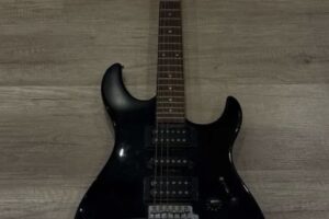 Black SuperStrat Electric Guitar – Excellent Condition, Must See!