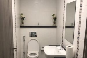 Charming 2-Bedroom Flat for Sale in Amwaj: Modern Amenities & Prime Location