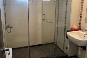 Charming 2-Bedroom Flat for Sale in Amwaj: Modern Amenities & Prime Location