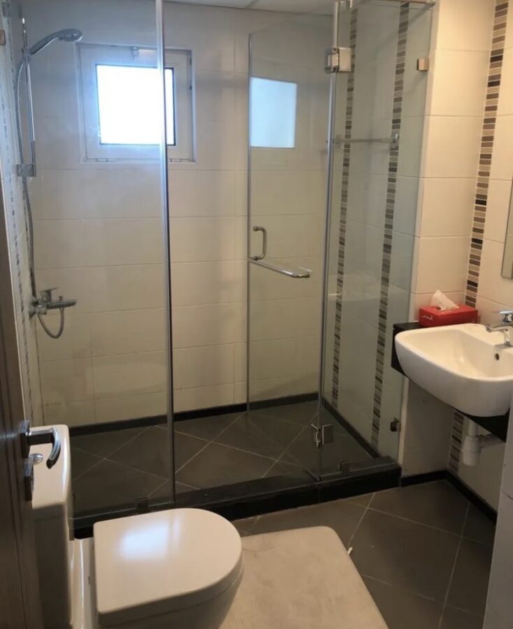 Charming 2-Bedroom Flat for Sale in Amwaj: Modern Amenities & Prime Location