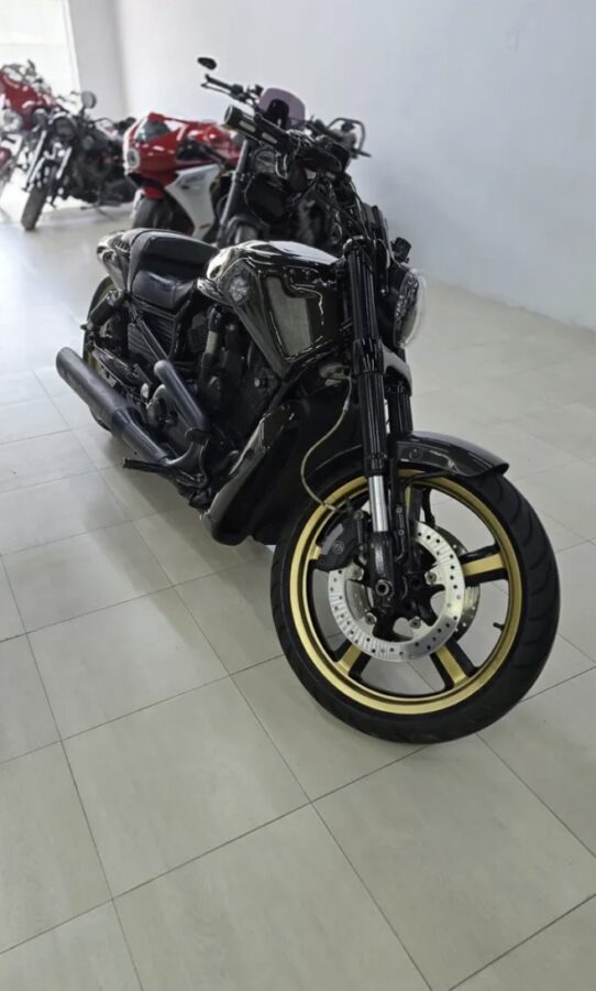 For Sale: 2010 Harley Davidson V-Rod Muscle with Full Carbon Fiber Upgrades – Immaculate Condition