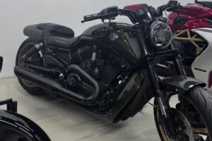 For Sale: 2010 Harley Davidson V-Rod Muscle with Full Carbon Fiber Upgrades – Immaculate Condition