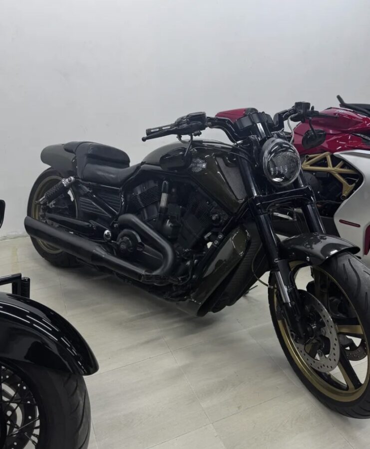 For Sale: 2010 Harley Davidson V-Rod Muscle with Full Carbon Fiber Upgrades – Immaculate Condition