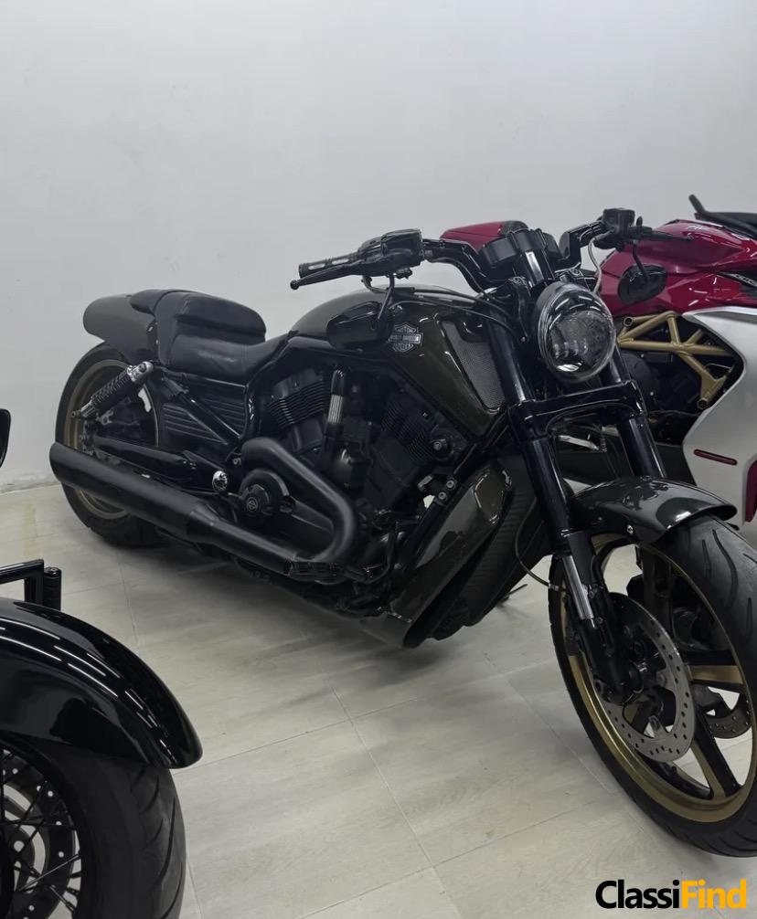 للبيع: هارلي ديفيدسون في-رود ماسل 2010 مع ترقيات كاملة من ألياف الكربون – حالة ممتازة