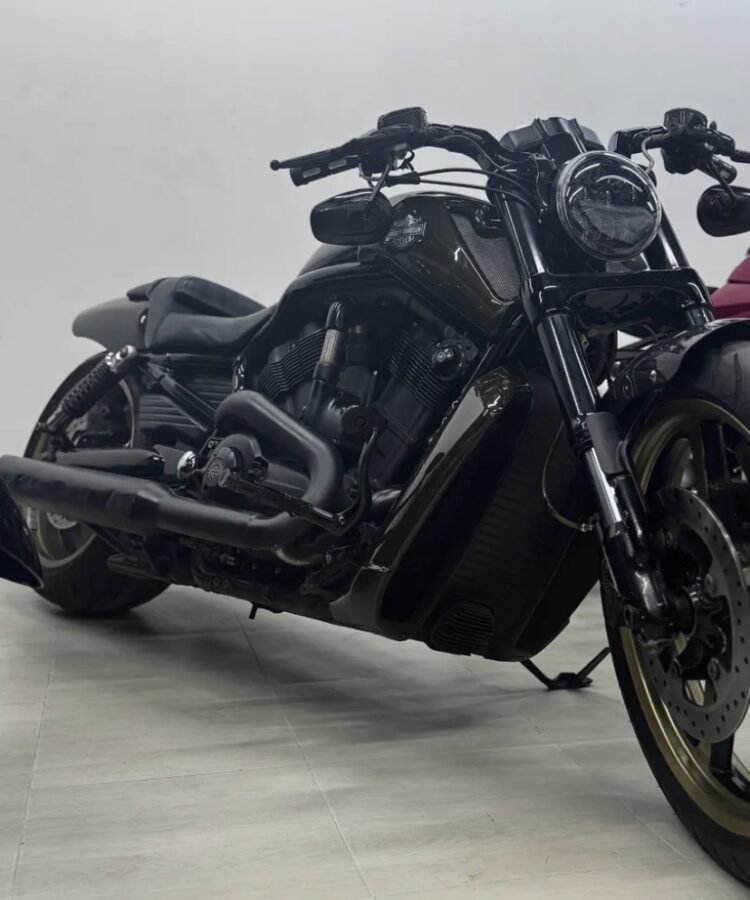 For Sale: 2010 Harley Davidson V-Rod Muscle with Full Carbon Fiber Upgrades – Immaculate Condition