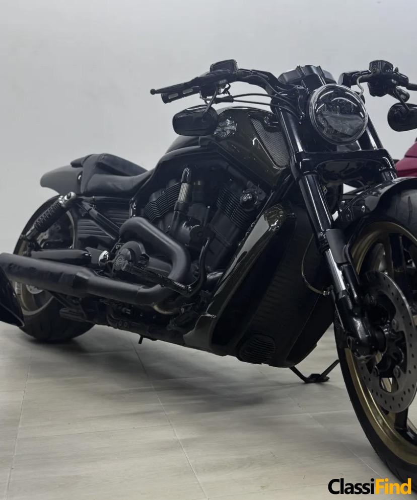 للبيع: هارلي ديفيدسون في-رود ماسل 2010 مع ترقيات كاملة من ألياف الكربون – حالة ممتازة