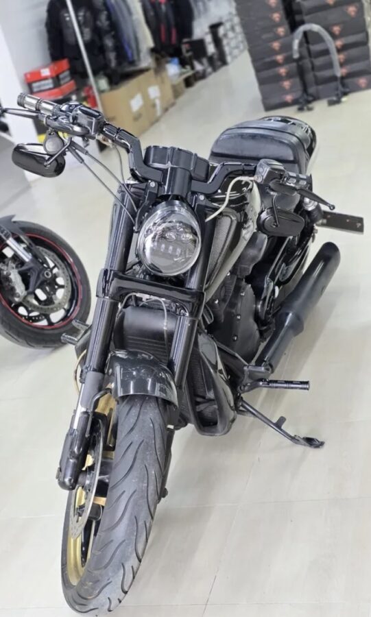 For Sale: 2010 Harley Davidson V-Rod Muscle with Full Carbon Fiber Upgrades – Immaculate Condition