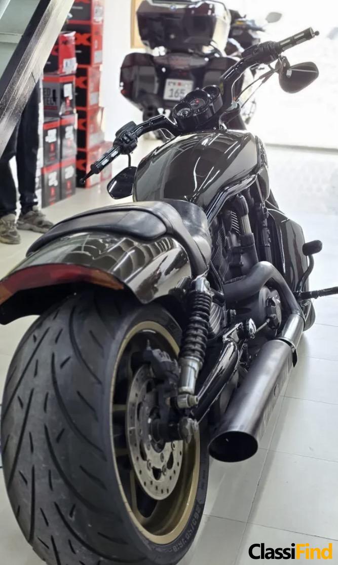 للبيع: هارلي ديفيدسون في-رود ماسل 2010 مع ترقيات كاملة من ألياف الكربون – حالة ممتازة