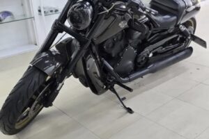 For Sale: 2010 Harley Davidson V-Rod Muscle with Full Carbon Fiber Upgrades – Immaculate Condition