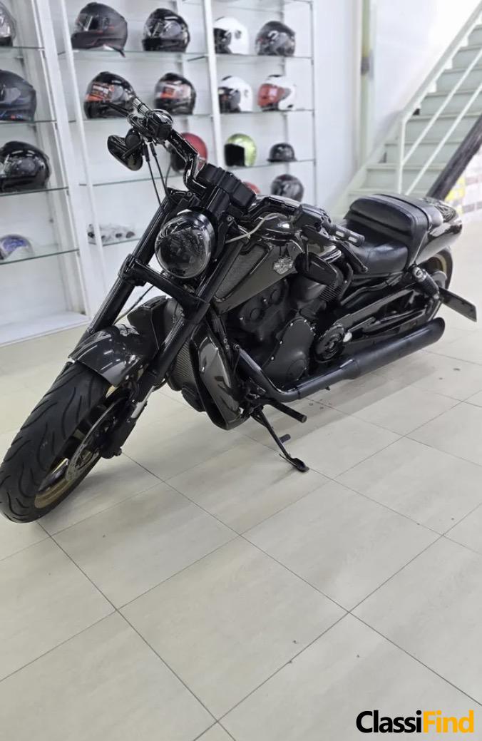 للبيع: هارلي ديفيدسون في-رود ماسل 2010 مع ترقيات كاملة من ألياف الكربون – حالة ممتازة