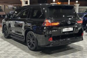 2019 لكزس LX 570 بلاك إديشن S للبيع – حالة لا تشوبها شائبة، عداد منخفض، محملة بالكامل