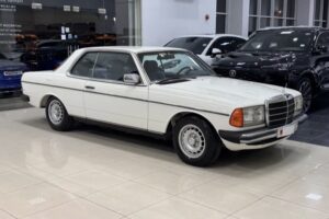للبيع: مرسيدس بنز 280C موديل 1985 بحالة ممتازة – أناقة كلاسيكية، مُحافظة جيدًا، وعدد كيلومترات منخفض