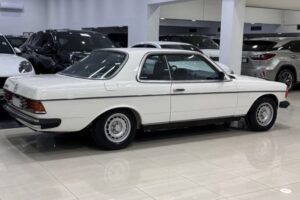 للبيع: مرسيدس بنز 280C موديل 1985 بحالة ممتازة – أناقة كلاسيكية، مُحافظة جيدًا، وعدد كيلومترات منخفض