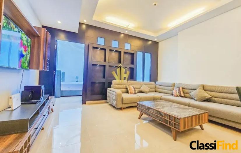 Luxurious High-Rise Apartment with Stunning Sea Views and Exclusive Amenities