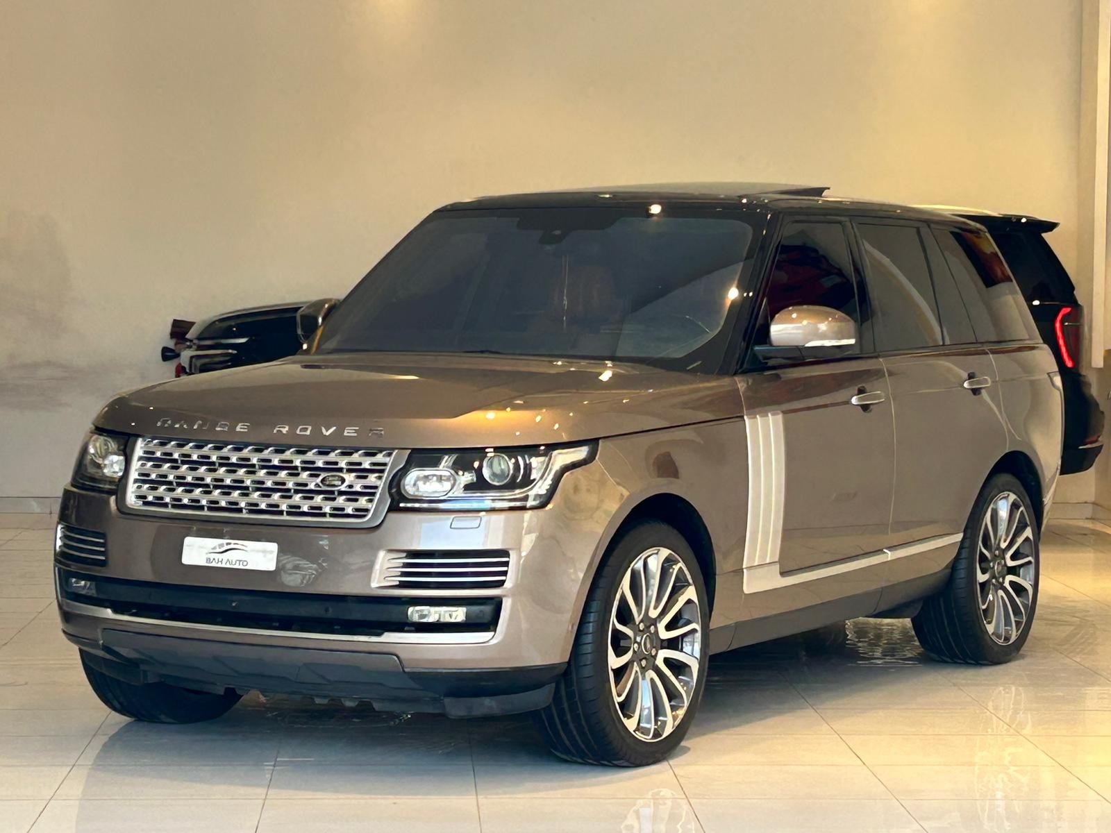 2016 Range Rover Vogue Autobiography Supercharged – Premium Luxury SUV for Sale