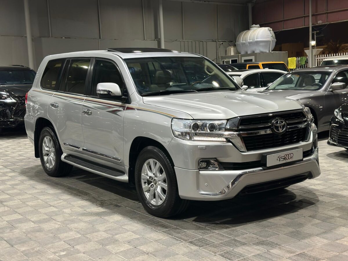2018 Toyota Land Cruiser GXR V8: Premium Off-Road SUV with Advanced Features