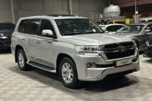 2018 Toyota Land Cruiser GXR V8: Premium Off-Road SUV with Advanced Features