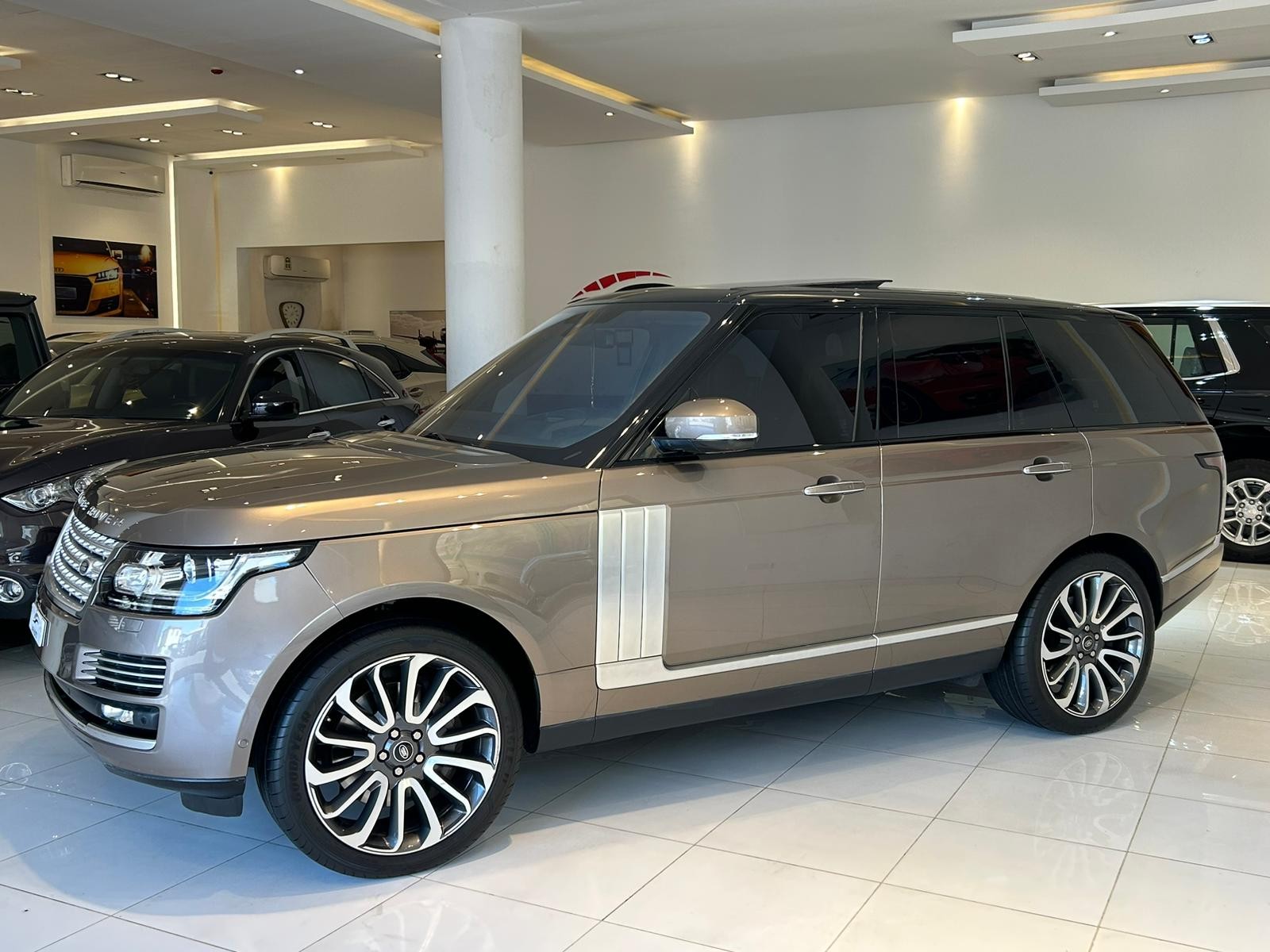 2016 Range Rover Vogue Autobiography Supercharged – Premium Luxury SUV for Sale