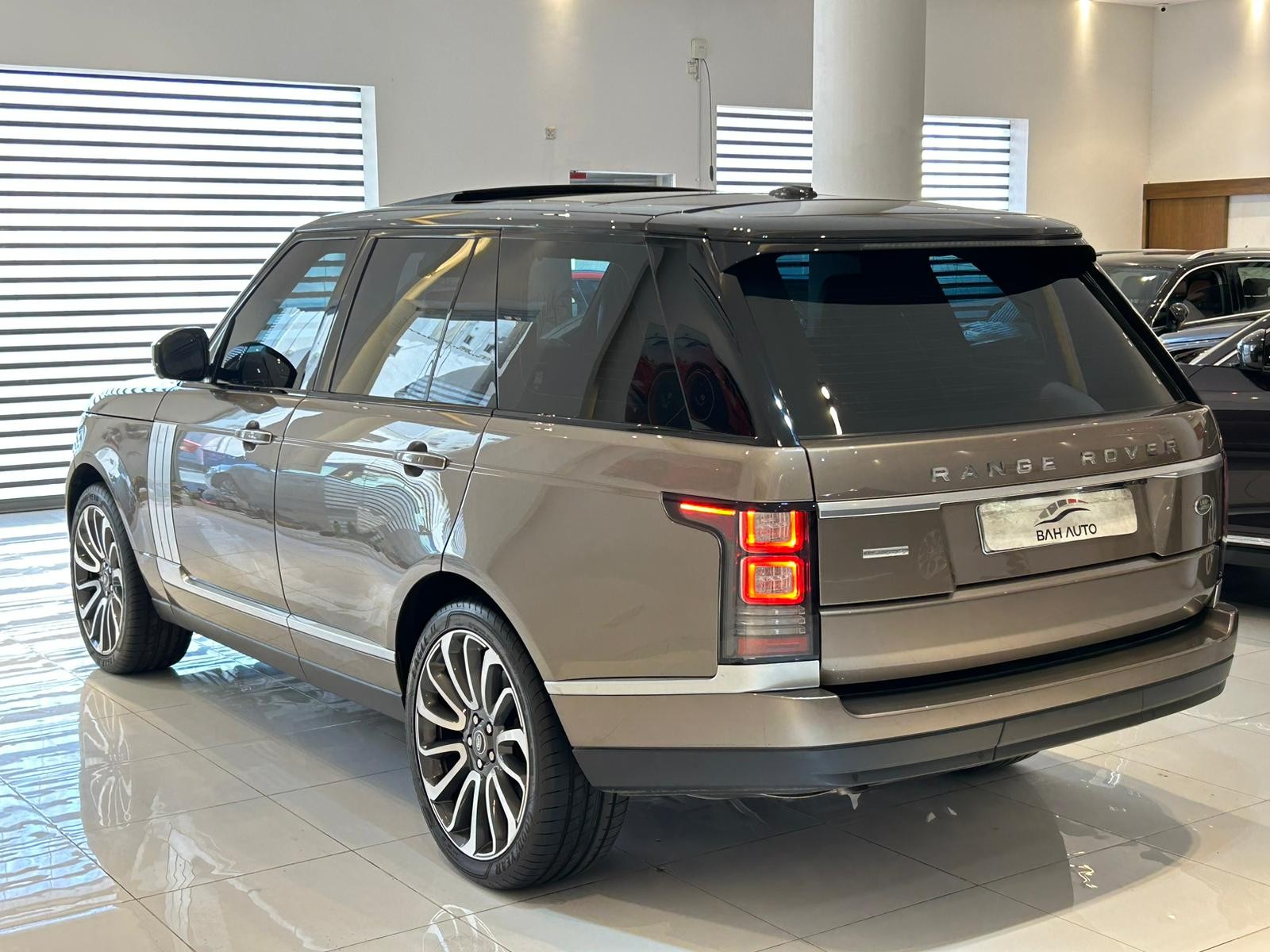 2016 Range Rover Vogue Autobiography Supercharged – Premium Luxury SUV for Sale