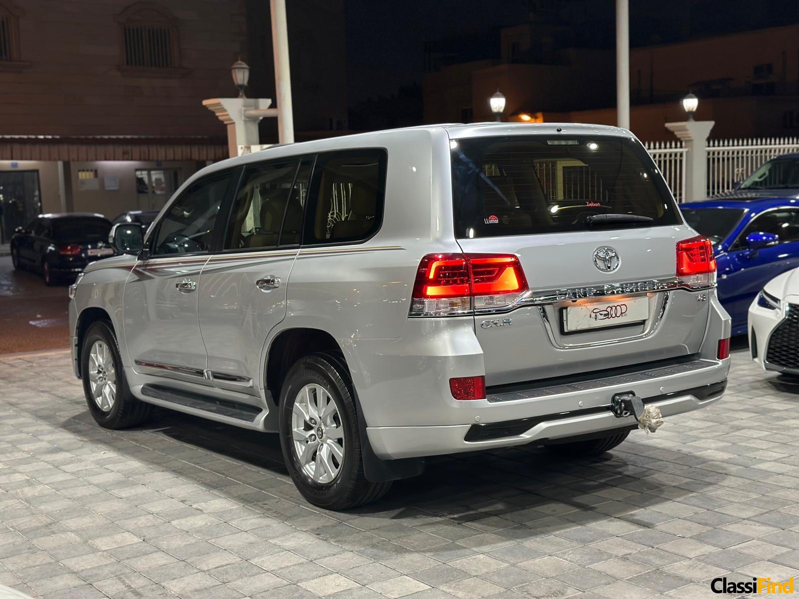 2018 Toyota Land Cruiser GXR V8: Premium Off-Road SUV with Advanced Features