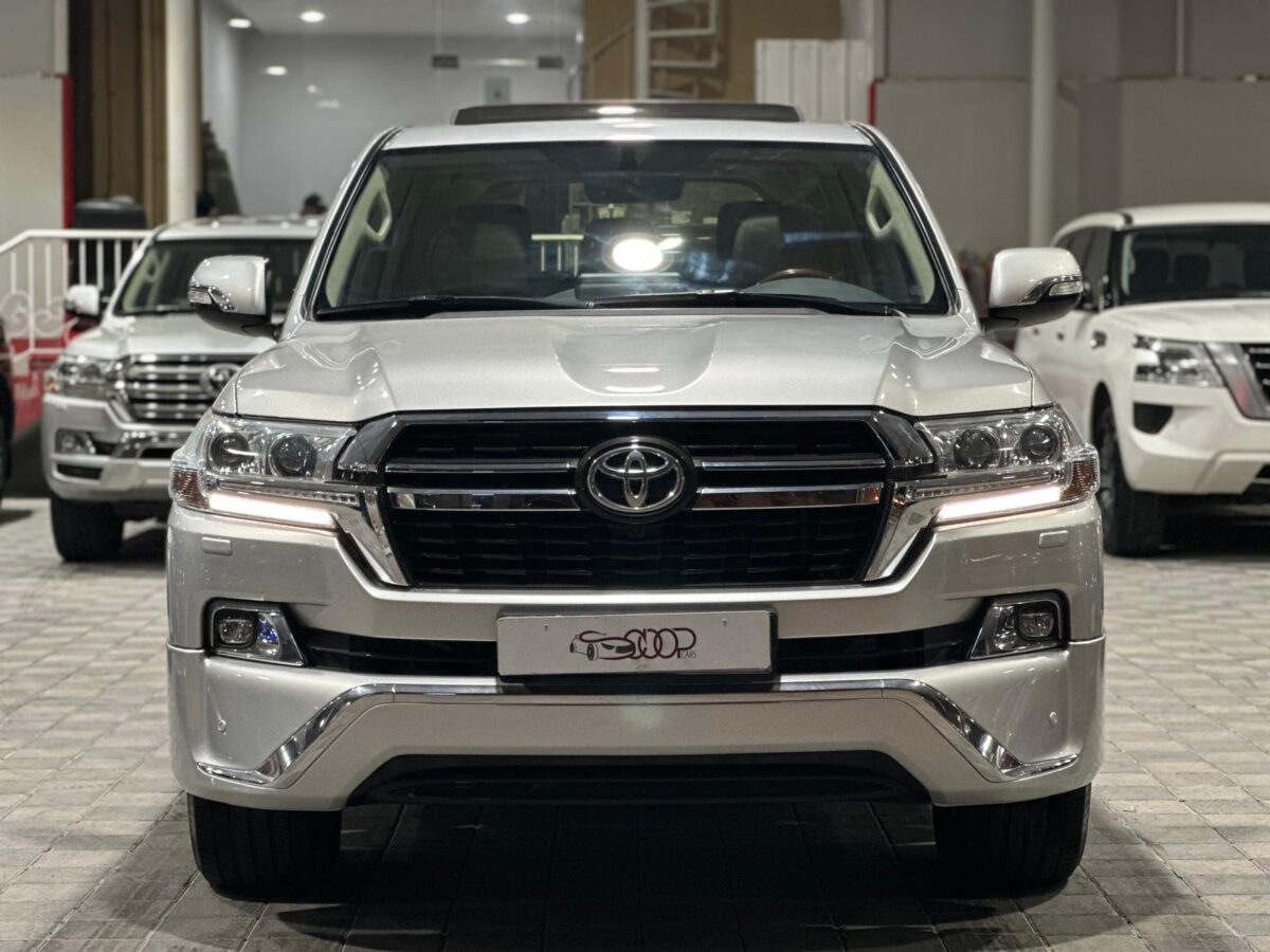 2018 Toyota Land Cruiser GXR V8: Premium Off-Road SUV with Advanced Features