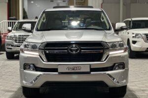 2018 Toyota Land Cruiser GXR V8: Premium Off-Road SUV with Advanced Features