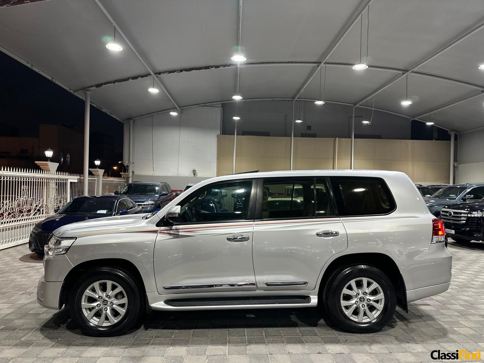 2018 Toyota Land Cruiser GXR V8: Premium Off-Road SUV with Advanced Features