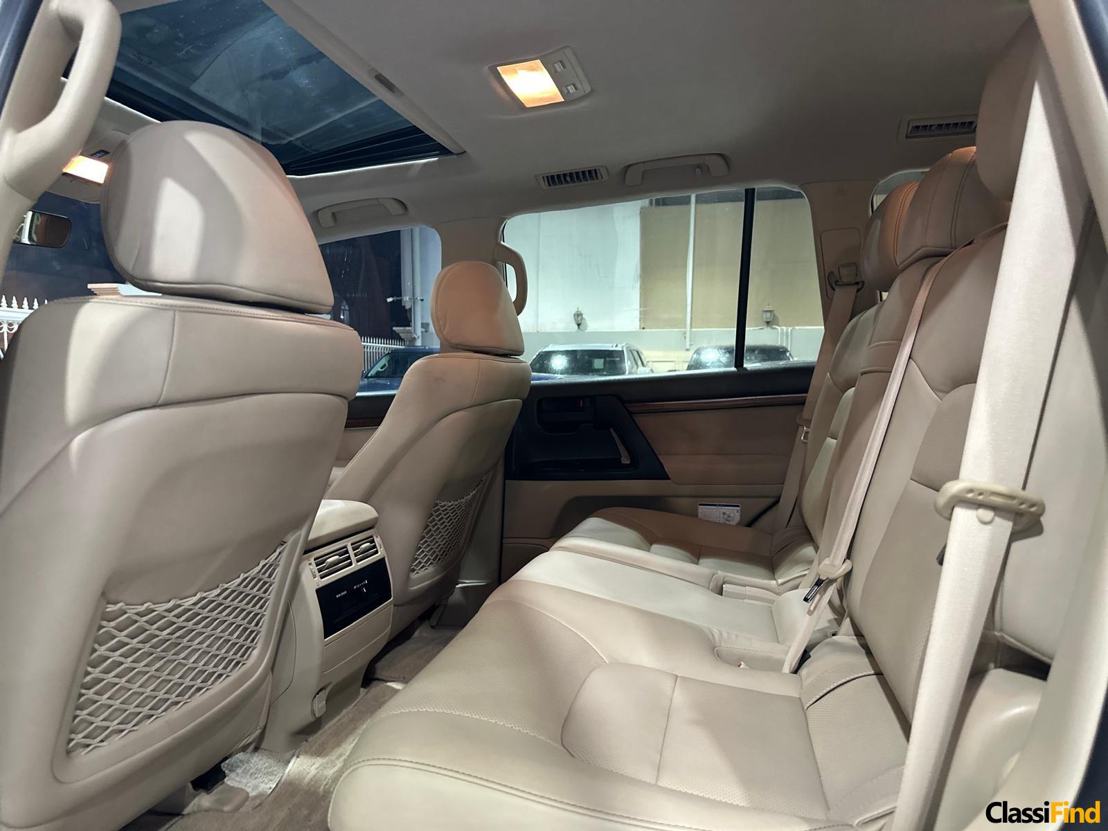 2018 Toyota Land Cruiser GXR V8: Premium Off-Road SUV with Advanced Features