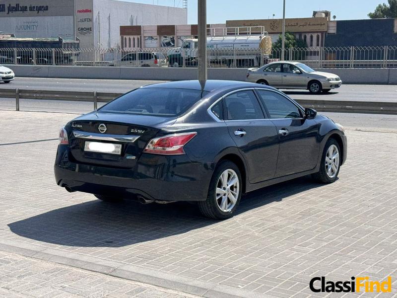 For Sale: 2015 Nissan Altima in Excellent Condition