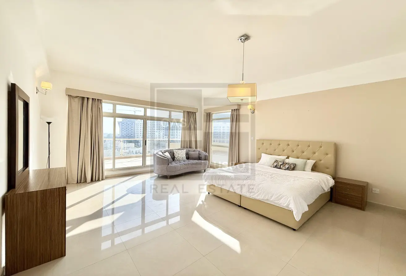 Spacious Penthouse for Rent in The Lagoon: Huge Terrace with Sea View | Navy-Approved
