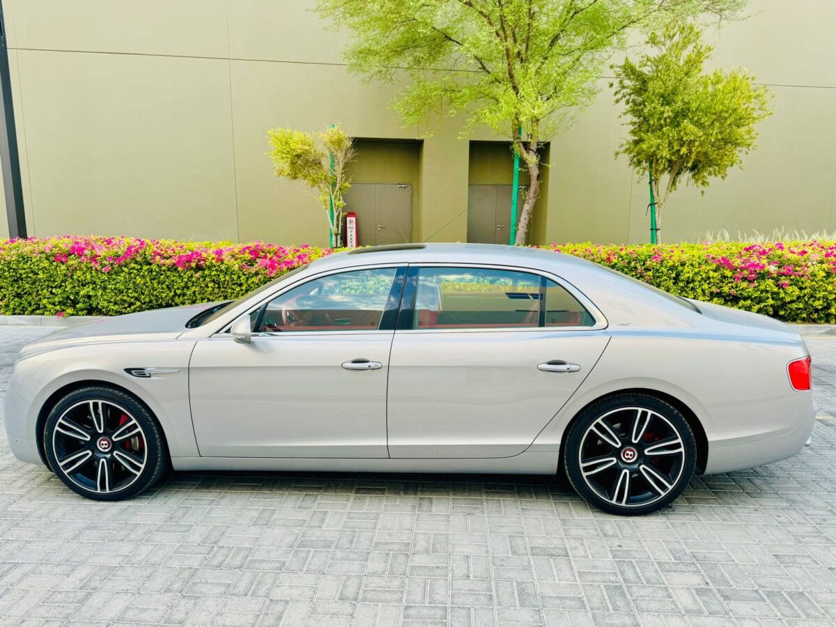 Bentley Continental Flying Spur 2017 – Luxurious High-Performance Sedan with Advanced Features