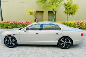 Bentley Continental Flying Spur 2017 – Luxurious High-Performance Sedan with Advanced Features