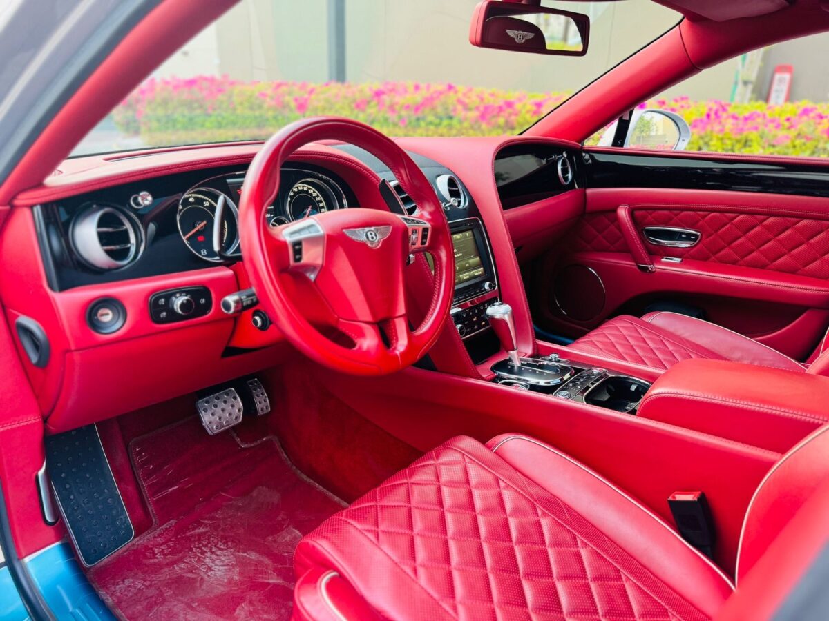 Bentley Continental Flying Spur 2017 – Luxurious High-Performance Sedan with Advanced Features