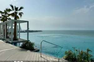 Extravagant, High-End Amenities Apartment in Prime Location