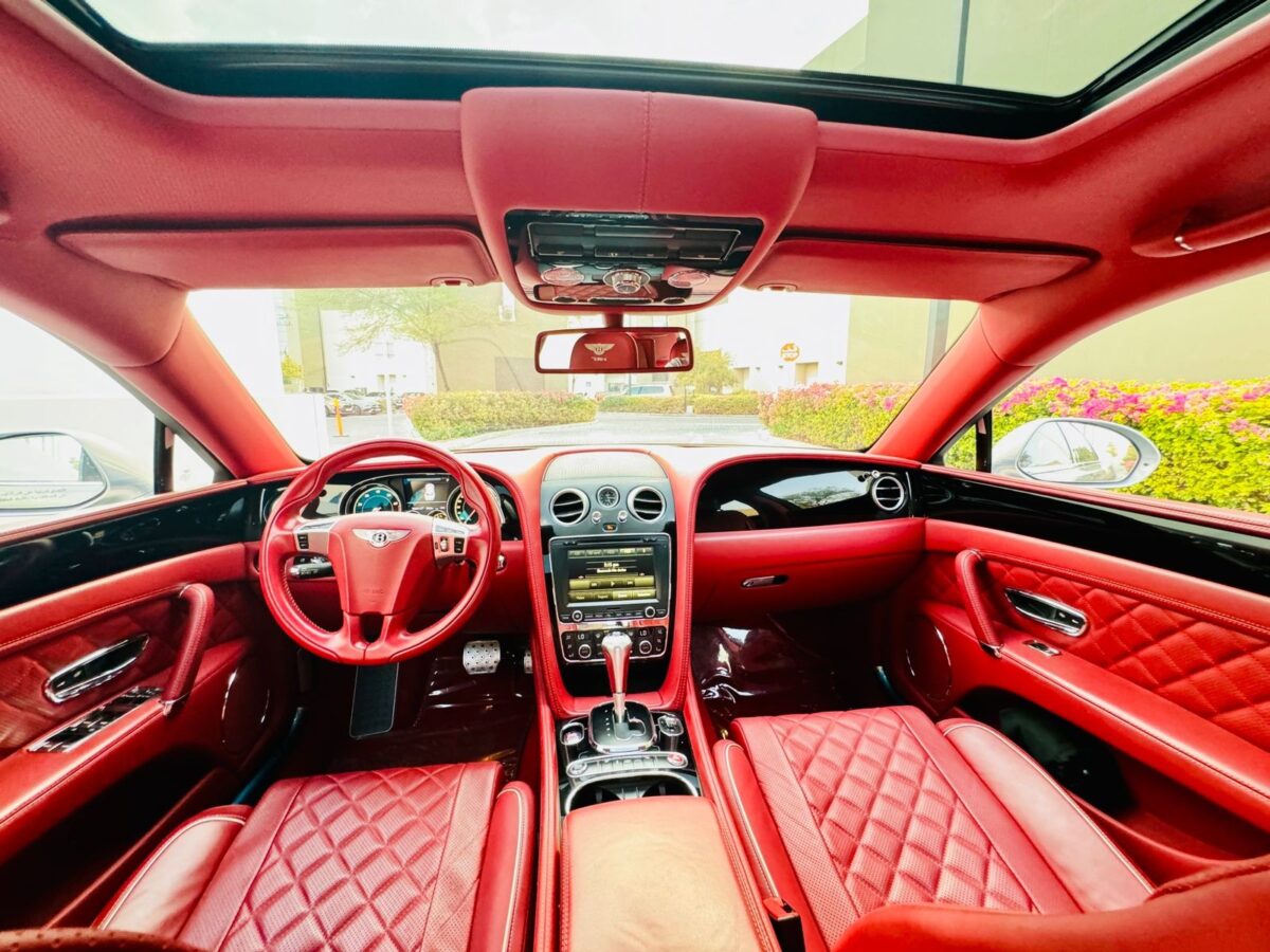 Bentley Continental Flying Spur 2017 – Luxurious High-Performance Sedan with Advanced Features