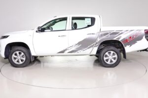 Mitsubishi pickup L-200 D/C 4WD