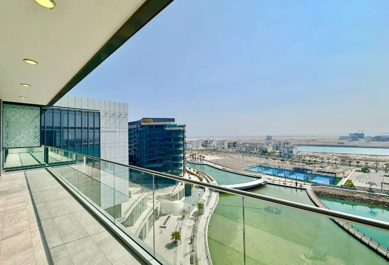 Luxury Canal View Apartments for Sale with 7-Year Payment Plan and High ROI – Freehold Opportunity