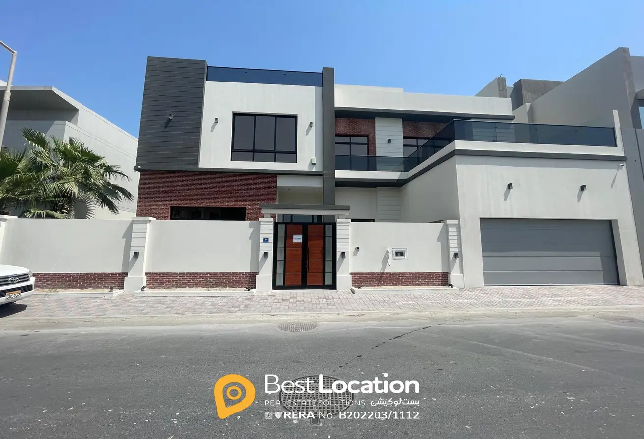 Luxurious Saar Villas for Sale: Featuring Laundry, Elevator, Dressing Area, and Garden Amenities